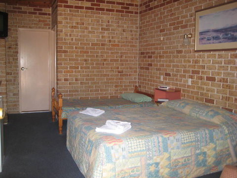 Beenleigh Village Motel - Hotel Accommodation 2