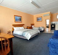 BEST WESTERN Melaleuca Motel  Apartments - Hotel Accommodation