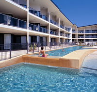 Boathouse Resort Tea Gardens - Hotel Accommodation