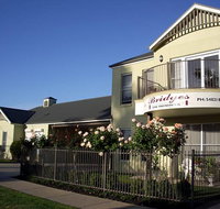 Bridges on Meninya Motel  Apartments - Hotel Accommodation