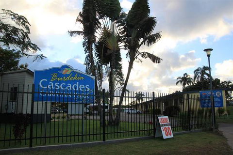 Burdekin Cascades Caravan Park - Hotel Accommodation 0