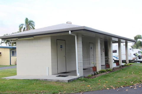Burdekin Cascades Caravan Park - Hotel Accommodation 4