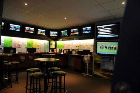 Caledonian Hotel Motel Echuca - Hotel Accommodation 1