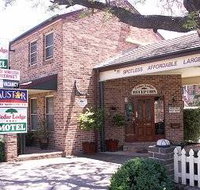 Cedar Lodge Motel - Hotel Accommodation