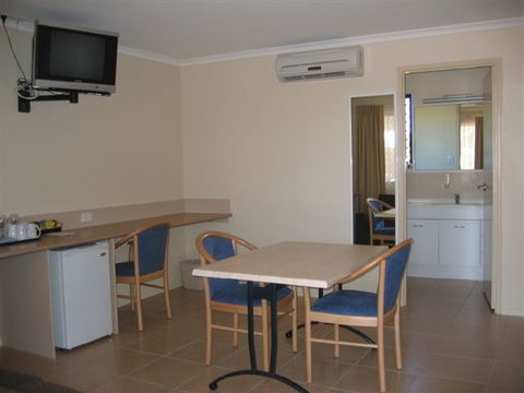 Chinchilla Palms Motor Inn - Hotel Accommodation 1