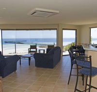 Cliff House Beachfront Villas - Hotel Accommodation