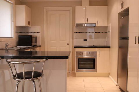 Colonial Court Villas Serviced Apartments - Hotel Accommodation 1