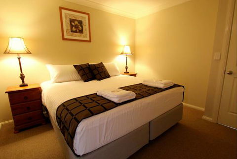 Colonial Court Villas Serviced Apartments - Hotel Accommodation 2