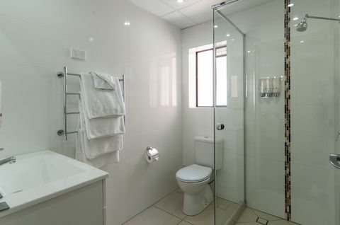 Comfort Inn & Suites Robertson Gardens - Hotel Accommodation 1
