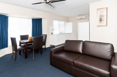 Comfort Inn & Suites Robertson Gardens - Hotel Accommodation 2