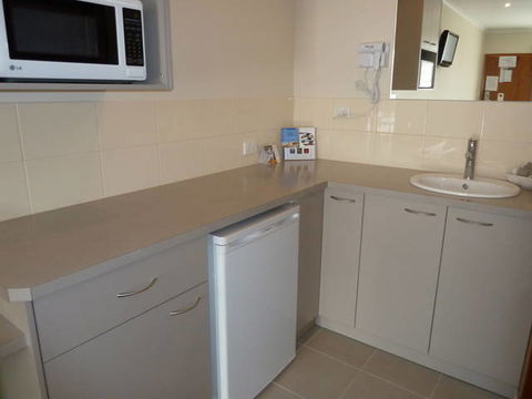 Comfort Inn & Suites Werribee - Hotel Accommodation 2