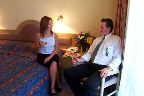 Comfort Inn Greensborough - Hotel Accommodation 0