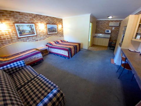 Country Gardens Motor Inn - Hotel Accommodation 2
