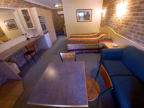 Country Gardens Motor Inn - Hotel Accommodation 3