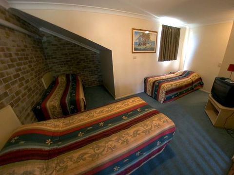 Country Gardens Motor Inn - Hotel Accommodation 4