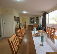 Seaview House Relocation and holiday home in seaside suburb - Hotel Accommodation