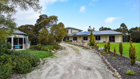 McKinnon's Holiday Home - Hotel Accommodation 0