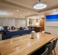 Azure Holiday House - Hotel Accommodation