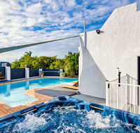 Aaron Motel Gladstone - Hotel Accommodation