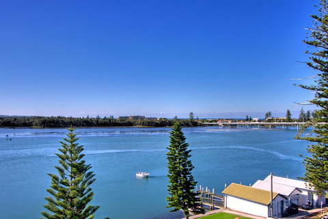 Lakeside Waterfront Apartment 18 - Hotel Accommodation 7