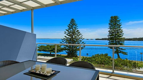 Lakeside Waterfront Apartment 18 - Hotel Accommodation 8