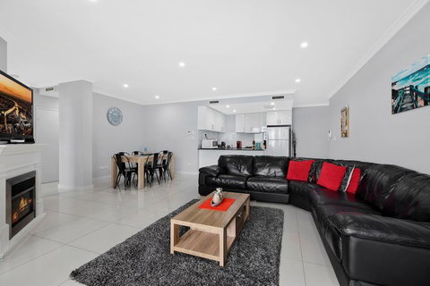 Lakeside Waterfront Apartment 18 - Hotel Accommodation 5