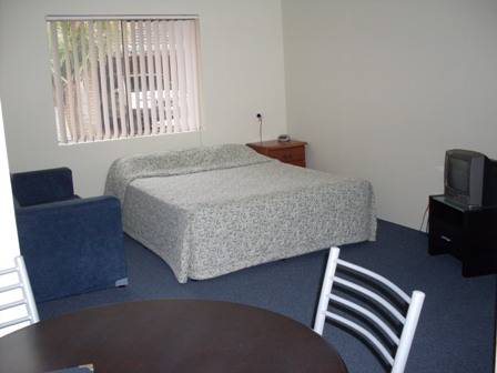 El Lago Tourist Park - Hotel Accommodation 1