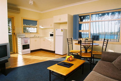 El Lago Tourist Park - Hotel Accommodation 2