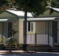 Emerald Cabin  Caravan Village - Hotel Accommodation
