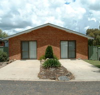 Fossicker Caravan Park - Hotel Accommodation