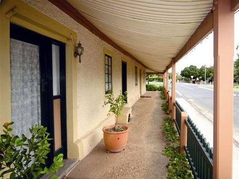 Goat Square Cottages - Hotel Accommodation 1