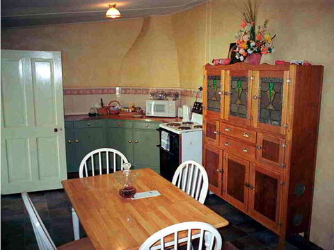 Goat Square Cottages - Hotel Accommodation 3