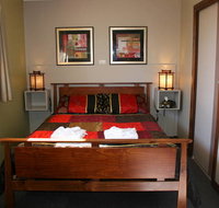 Golden Embers Apartments and B  B - Hotel Accommodation