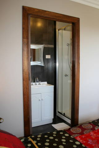 Golden Embers Apartments And B & B - Hotel Accommodation 1
