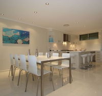 Hamilton Island Private Apartment - Poinciana - Hotel Accommodation