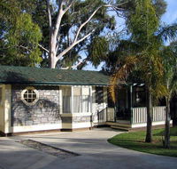 Highway 1 Caravan  Tourist Park - Hotel Accommodation