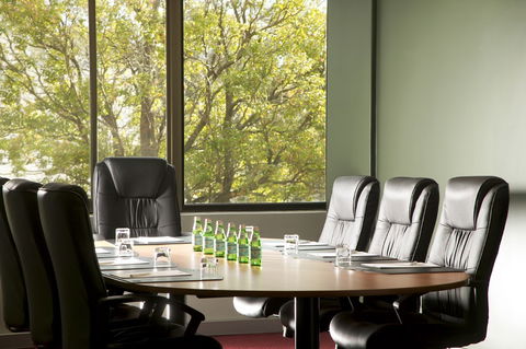 Holiday Inn Melbourne Airport - Hotel Accommodation 1