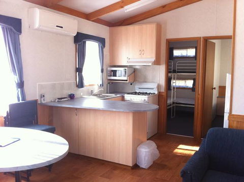 Lakes Entrance Tourist Park - Hotel Accommodation 0