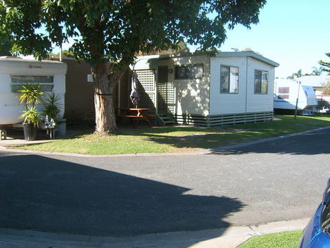 Lakes Haven Caravan Park - Hotel Accommodation 2