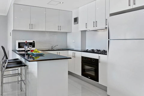 Lakeside Waterfront Apartment 18 - Hotel Accommodation 1