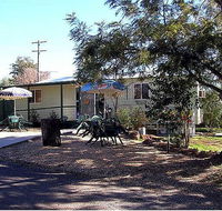 Manilla River Gums Caravan Park - Hotel Accommodation