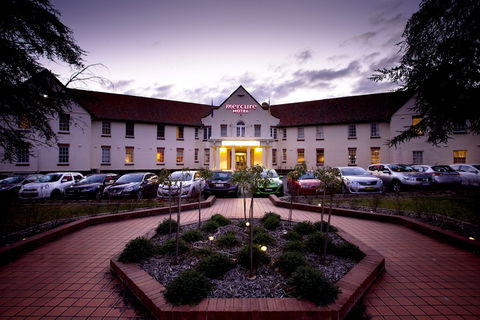 Mercure Canberra - Hotel Accommodation 5