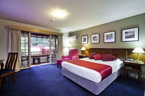 Mercure Canberra - Hotel Accommodation 8
