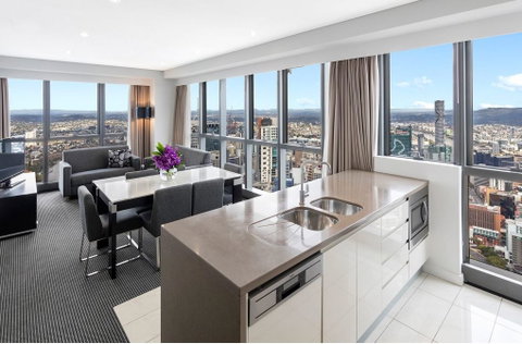 Meriton Serviced Apartments - Adelaide Street - Hotel Accommodation 1