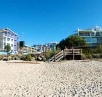 Merrima Court Holiday Apartments - Hotel Accommodation
