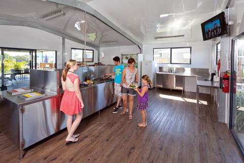 Nambucca River Tourist Park - Hotel Accommodation 12