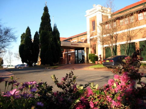 Monte Pio Motor Inn - Hotel Accommodation 0