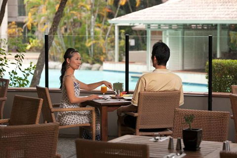 Novotel Cairns Oasis Resort - Hotel Accommodation 2