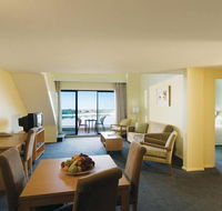 Oaks Waterfront Resort - Hotel Accommodation