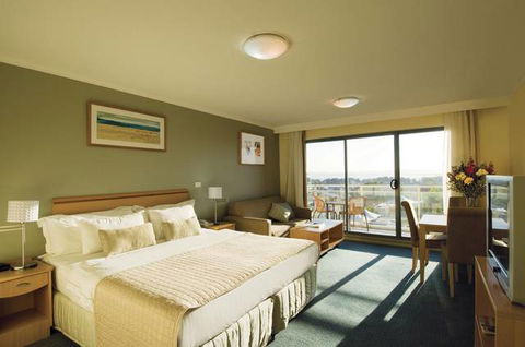 Oaks Waterfront Resort - Hotel Accommodation 3